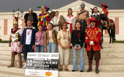 Le Puy du Fou déroule le tapis rouge à son 10 000 000ème visiteur et à sa famille