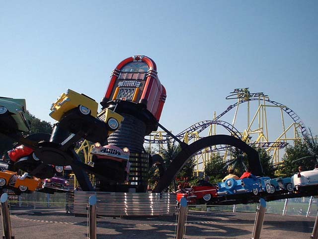 Le jukebox avec le Bat Coaster en arrière plan