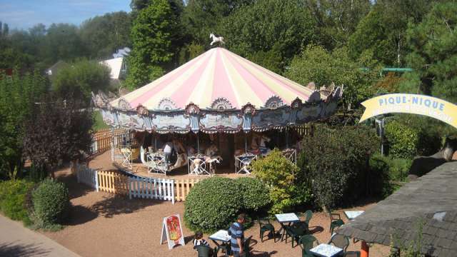 Le Carrousel, manège du parc Bagatelle