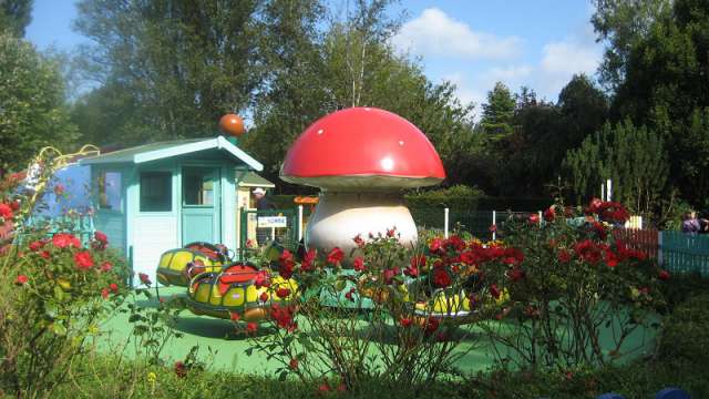 Le manège de tortues au parc d'attractions Bagatelle