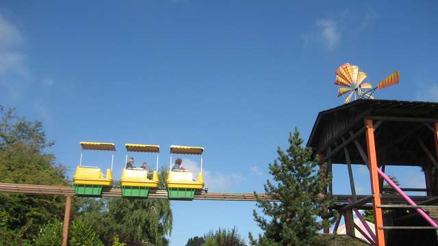 Le Monorail du parc d'attractions Bagatelle