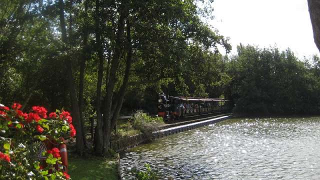 Le Petit Train du parc d'attractions Bagatelle