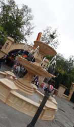 La Place de Rémy aux Walt Disney Studios à Disneyland Paris : fontaine parisienne
