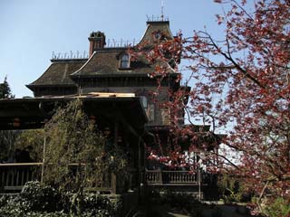 Phantom Manor, couleurs printanières.