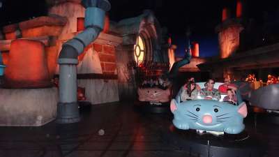 Rat'mobiles de Ratatouille : L’Aventure Totalement Toquée de Rémy - La Place de Rémy aux Walt Disney studios à Disneyland Paris