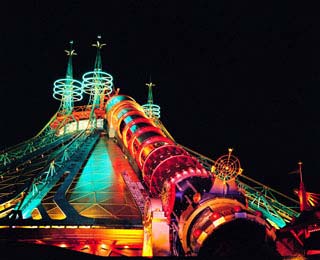 Space Mountain Mission 2 éclairé