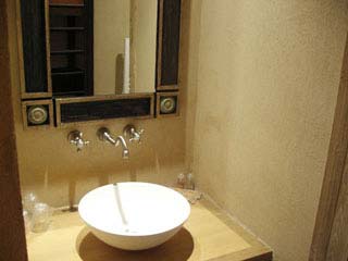 Le lavabo et son miroir