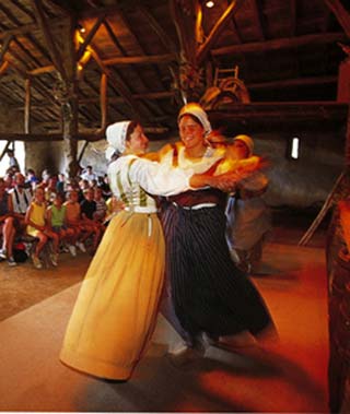 Danses d'époque au Village du XVIIIème au Puy du Fou